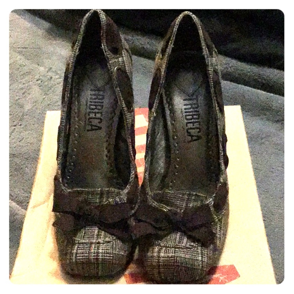 Brown close toe heels